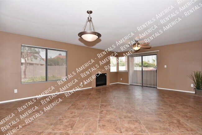 Foto del edificio - 10115 E Mountain View Rd