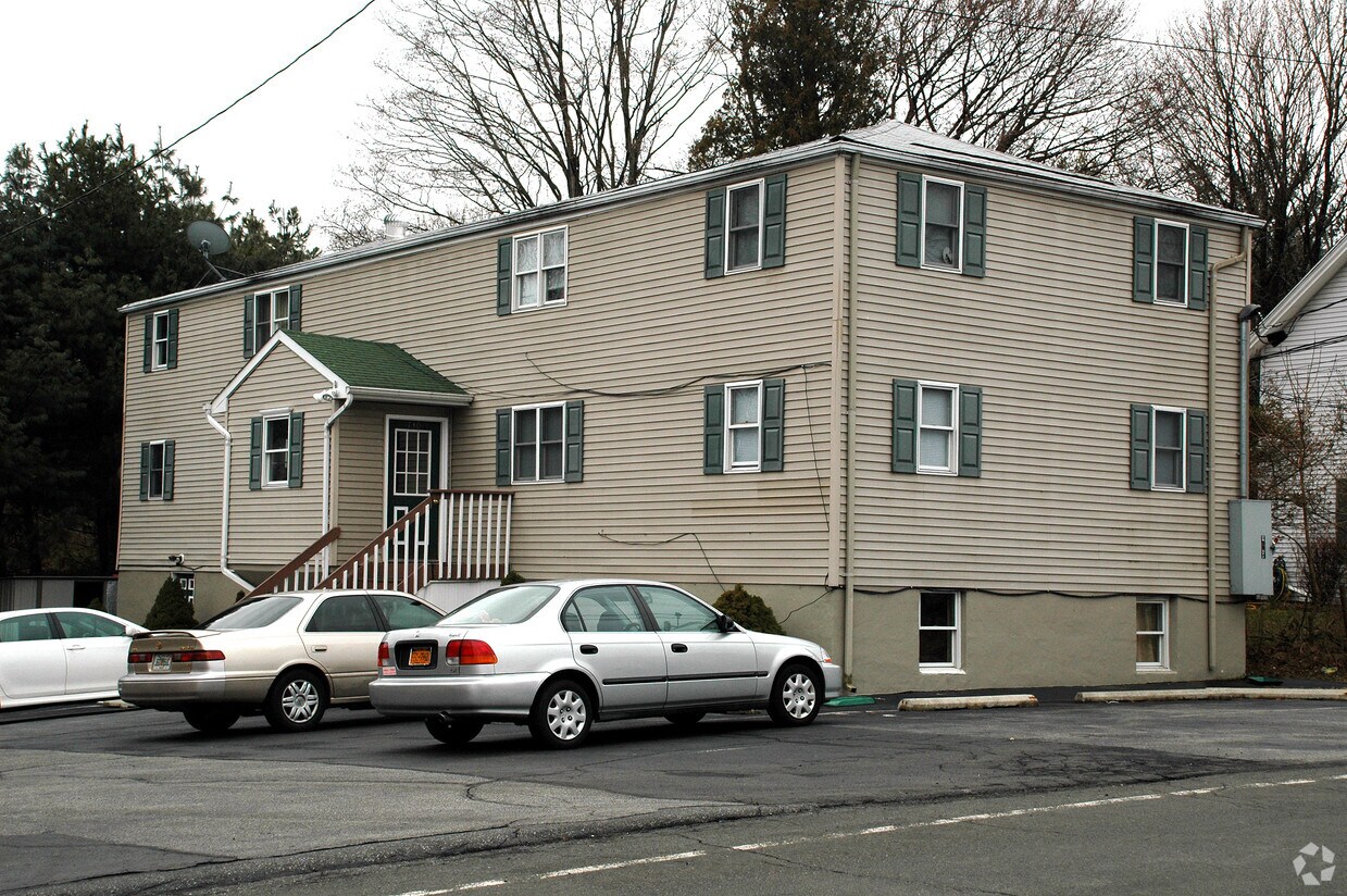 Primary Photo - 130 Washburns Ln
