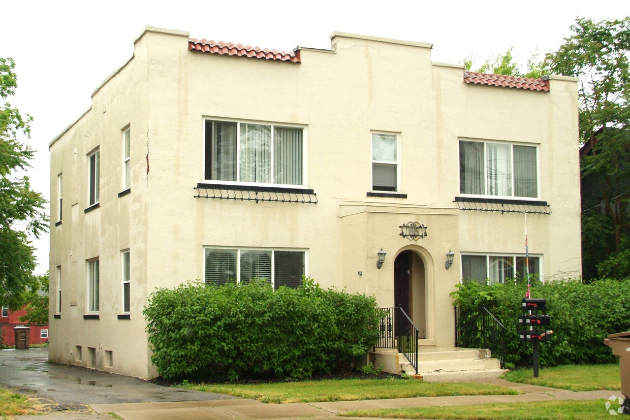 Primary Photo - 63 Williams St