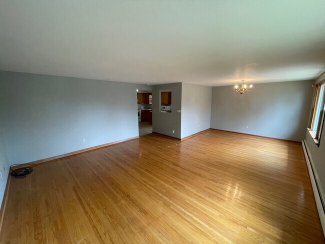 Living & Dining room - 36 Huth Rd