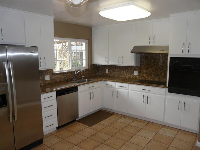 Foto del edificio - Bright 3 Bedroom 3 Bath Home in Cupertino ...