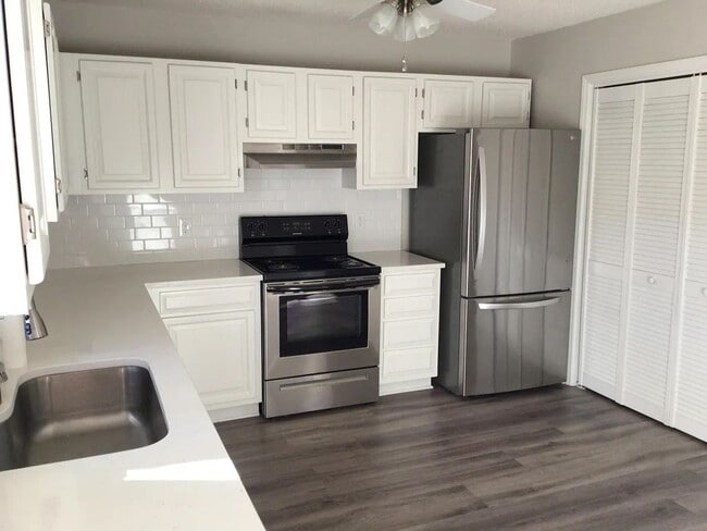 Foto del edificio - Charming 2-Bedroom Townhome in Bent Creek – Available March 10th