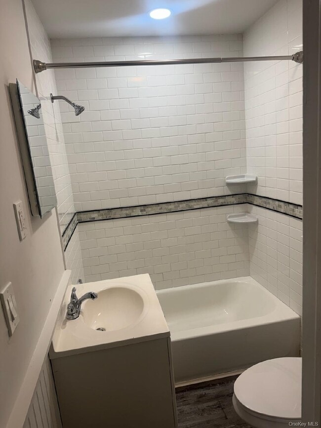 Building Photo - 114 Webster Ave