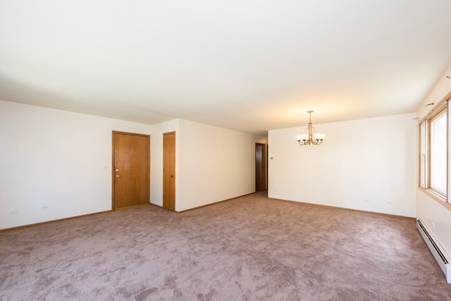Building Photo - 8653 W Catherine Ave