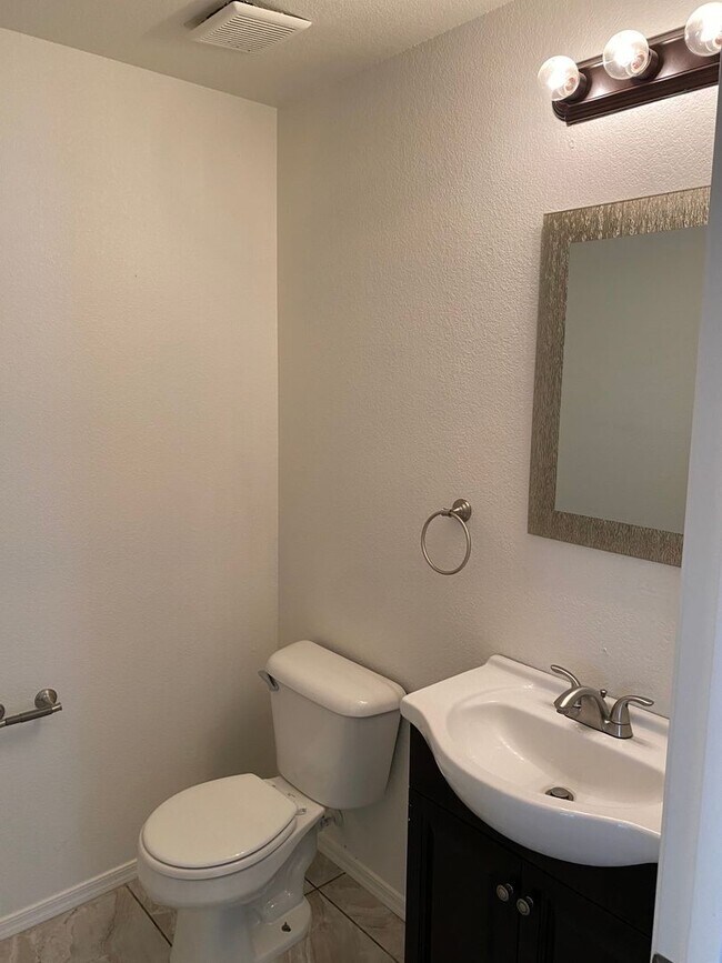 Building Photo - Updated Copper Basin Home!