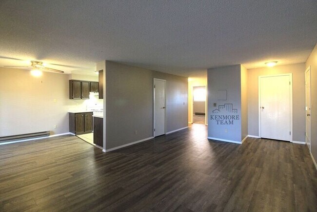 Building Photo - 3121 W Hood Ave