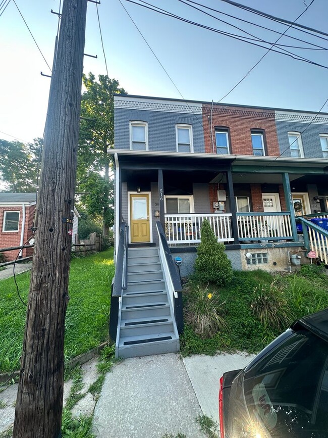 Photo - 516 Borland Street House