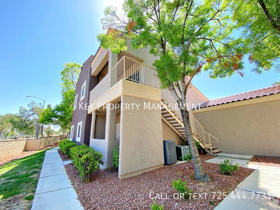 Foto principal - 3 BEDROOM 2 BATH CONDO WITH ATTACHED 2 CAR...