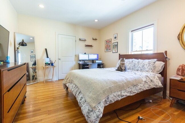 Foto del edificio - Brighton 4 Bed – Renovated – Central A/C – No Fee – 6/1