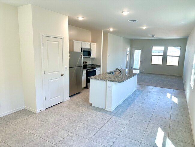 Building Photo - Beautiful new home in Bella Vista Farms, San Tan Valley! 9' ceilings, tile floors, granite counte...