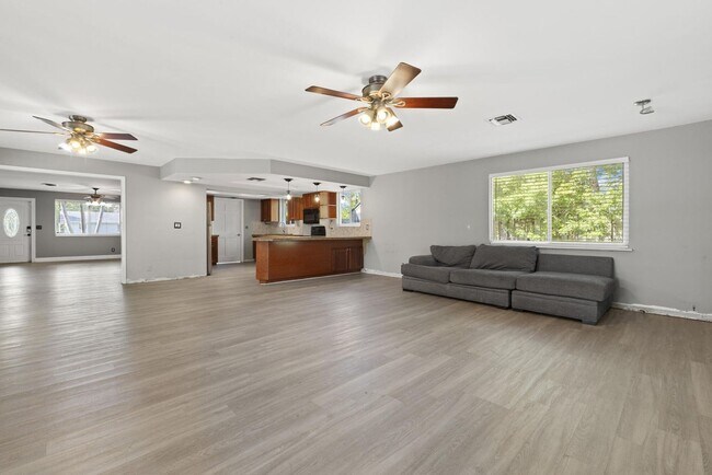 Foto del edificio - 6918 Tradewind Way