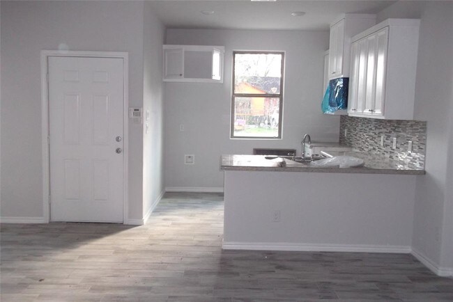 Building Photo - 4629 Sunflower St