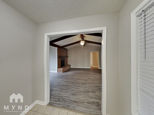 Foto del edificio - 5867 Willow Springs Dr