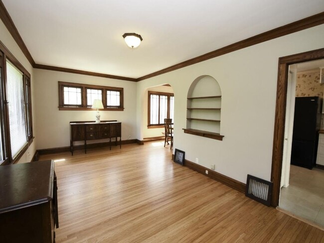 Building Photo - 4520 Cedar Ave S