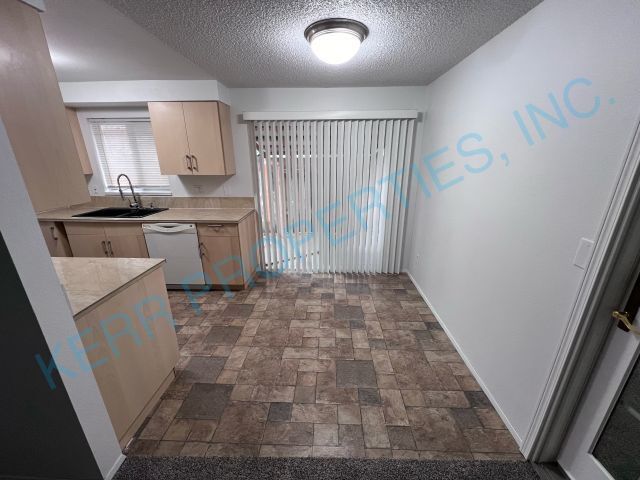 Building Photo - Cozy 2-Bedroom Duplex with Fireplace Charm...