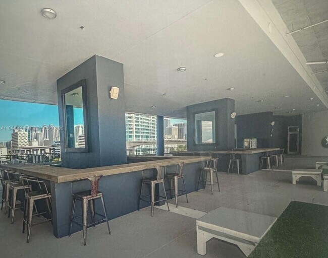 Foto del edificio - 690 SW 1st Ct