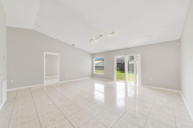 Foto del edificio - 266 Chadworth Dr