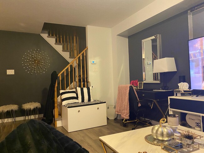 Building Photo - 8291 Tulip Tree Dr