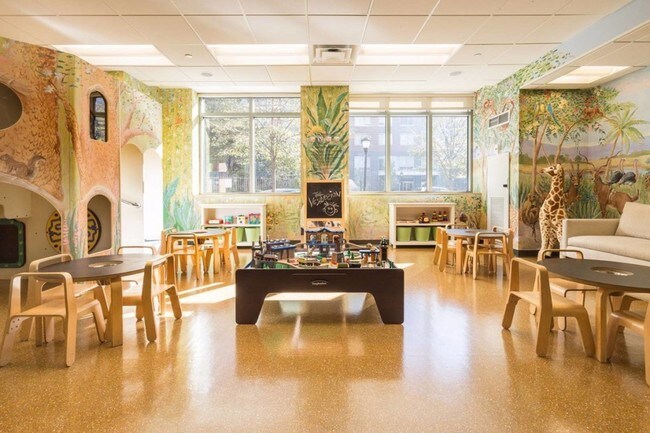 Building Photo - 210-212 North End Ave