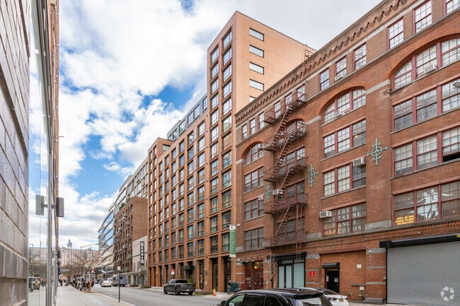 Building Photo - 540 W 28th St