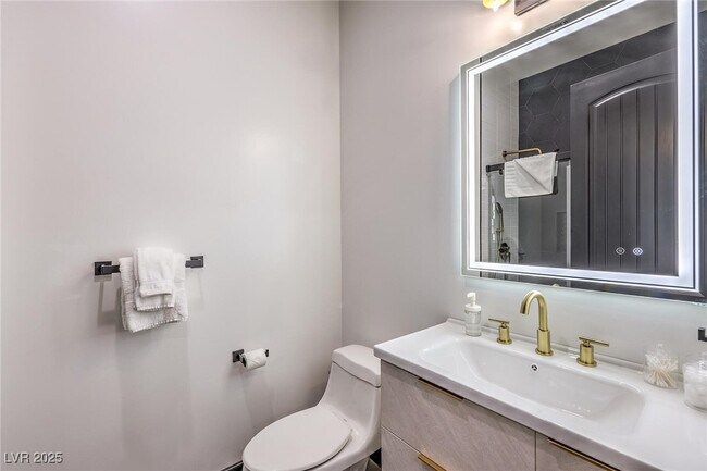 Building Photo - 282 E Maulding Ave