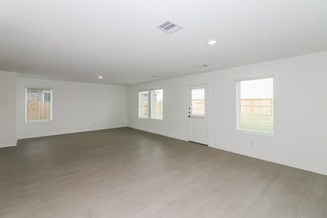 Foto del edificio - 16730 Old Wagon Wy