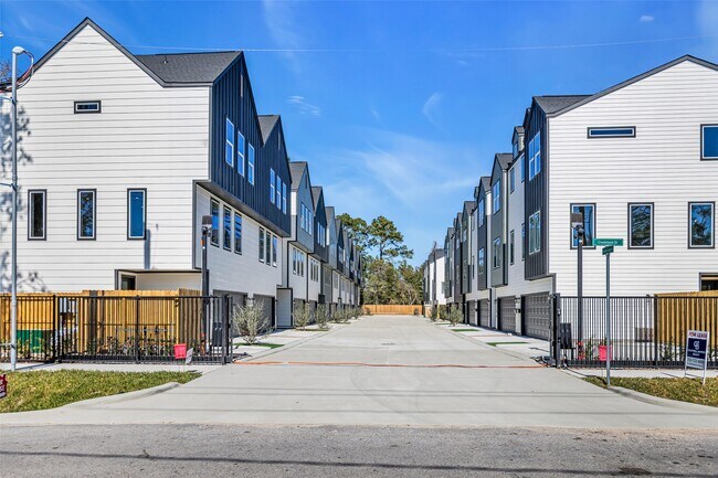 Building Photo - 5303 Kindred Gdn Ln