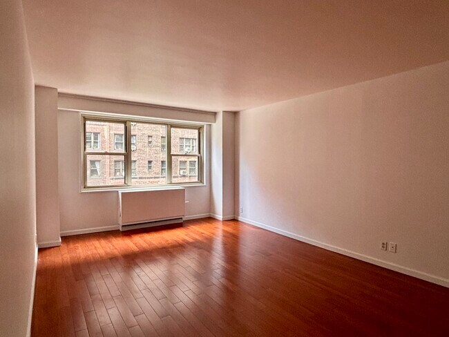 Foto del edificio - 400 E 54th St