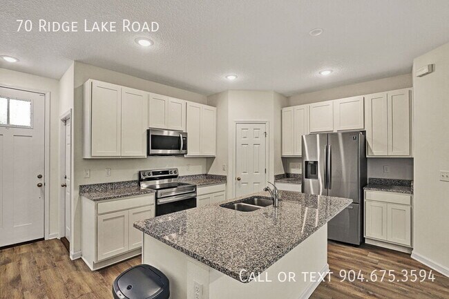 Foto del edificio - 70 Ridge Lake Rd