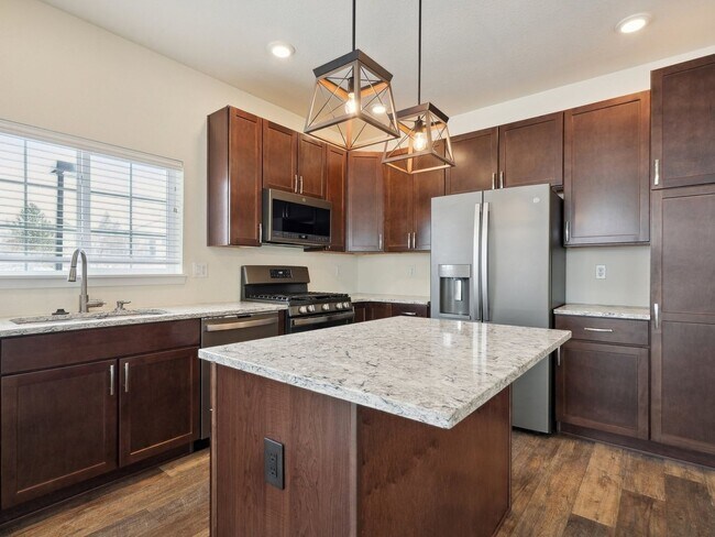 Building Photo - 2 Br/2.5 Bath Townhome in Thornton