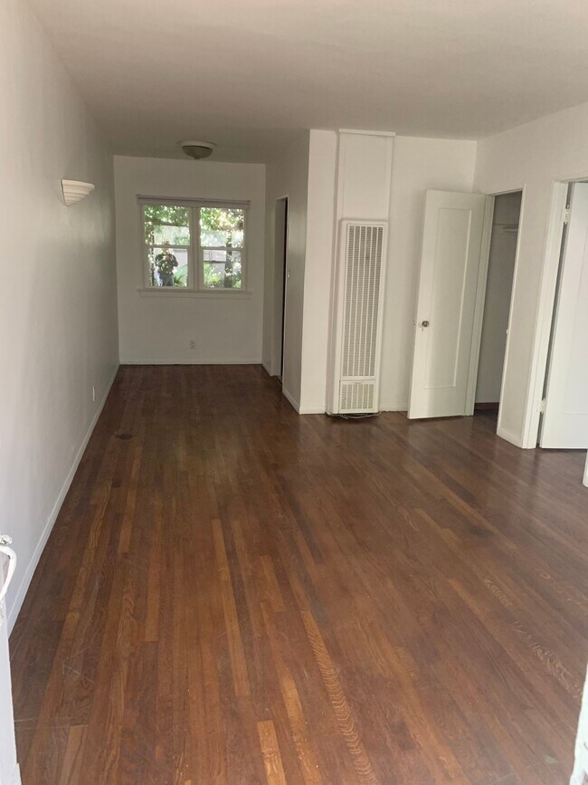 Living Room - 817 Euclid St