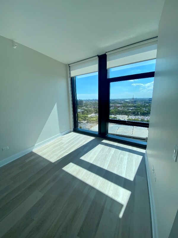 Foto del edificio - 1115 W Van Buren St