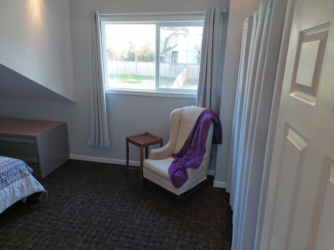 Reading area in bedroom - 308 17th Avenue Ct