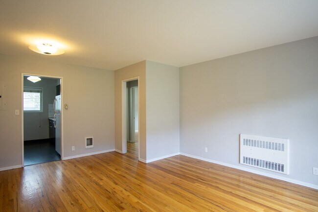 Foto del edificio - Mid-Century 2-bedroom Near OHSU Ready Mid-...
