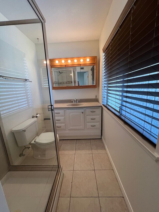 Building Photo - First time rental - clean and ready for im...