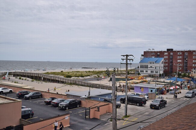 Building Photo - 817 Shore Rd