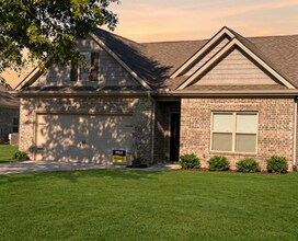Building Photo - 50 Meadowland Ln