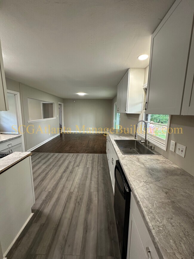 Building Photo - 2639 Lilac Dr
