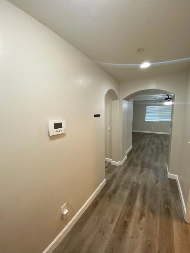 Building Photo - 450 Topanga Ct