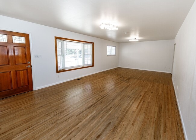 Foto del edificio - Spacious Ranch Living – 3 Beds, 2 Baths, 2 Car Garage & Large Backyard