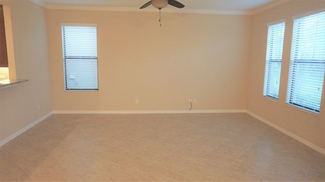 Building Photo - Mediterranean 3 Bed 3 Bath spacious home