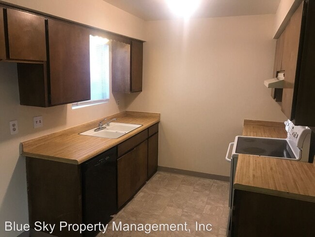 Building Photo - 802-809 Monarch Cir