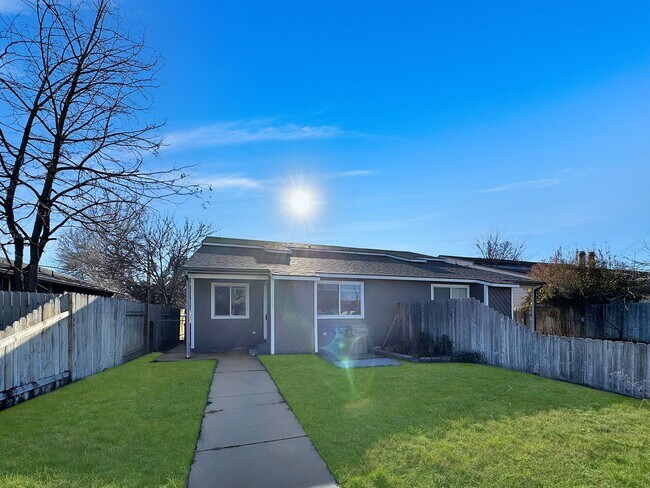 Building Photo - 7053-7055 W Ustick Rd