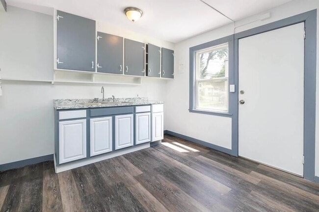 Building Photo - 5 Decker Pl