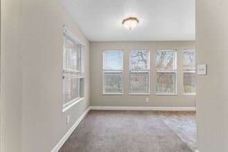 Building Photo - 3534 E Fall Creek Pkwy N Dr