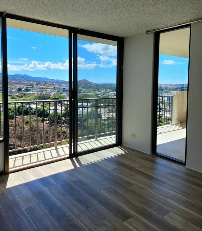 Building Photo - AVAILABLE | One Bedroom, One Bathroom | Lo...