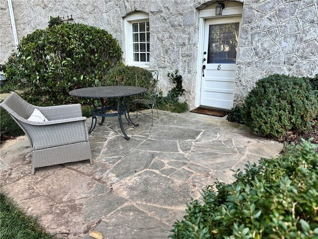 Foto del edificio - 2544 Peachtree Rd NW