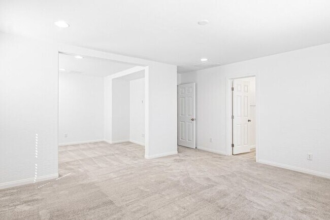 Foto del edificio - Spacious 4-Bedroom Home with Pool, Spa & Covered Patio