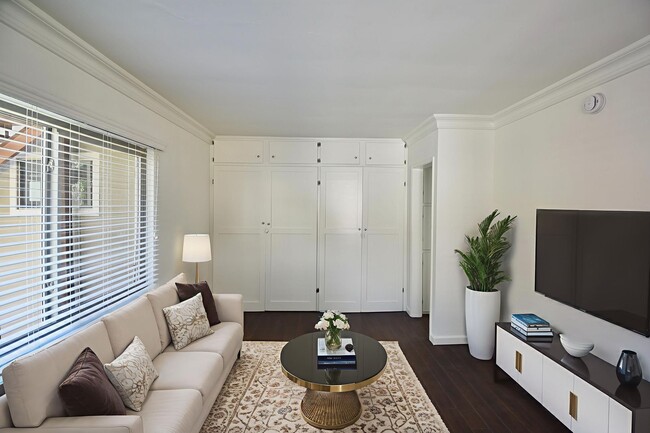 Building Photo - 605-609 North Hollywood Way
