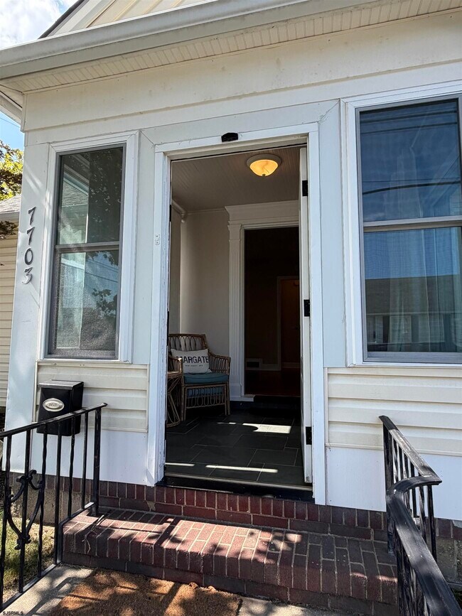 Foto del edificio - 7703 Winchester Ave